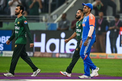 जब दिग्गज टकराए: भारत–पाकिस्तान मुकाबले ने T20 वर्ल्ड कप में भर दी जान!