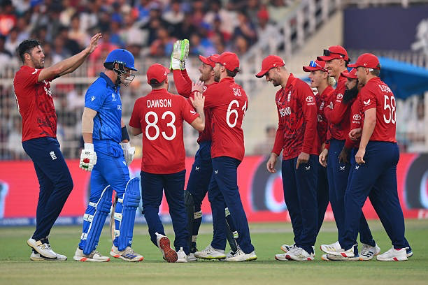 टी20 वर्ल्ड कप: इटली के संघर्ष के बावजूद इंग्लैंड ने सुपर 8 में बनाई जगह!