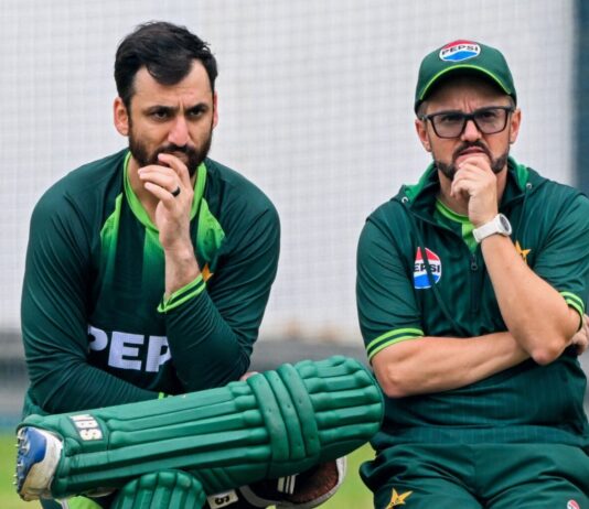 पाकिस्तान क्रिकेट में सत्ता संघर्ष: चयनकर्ता माइक हेसन की ताकत कम करने की कोशिश में!